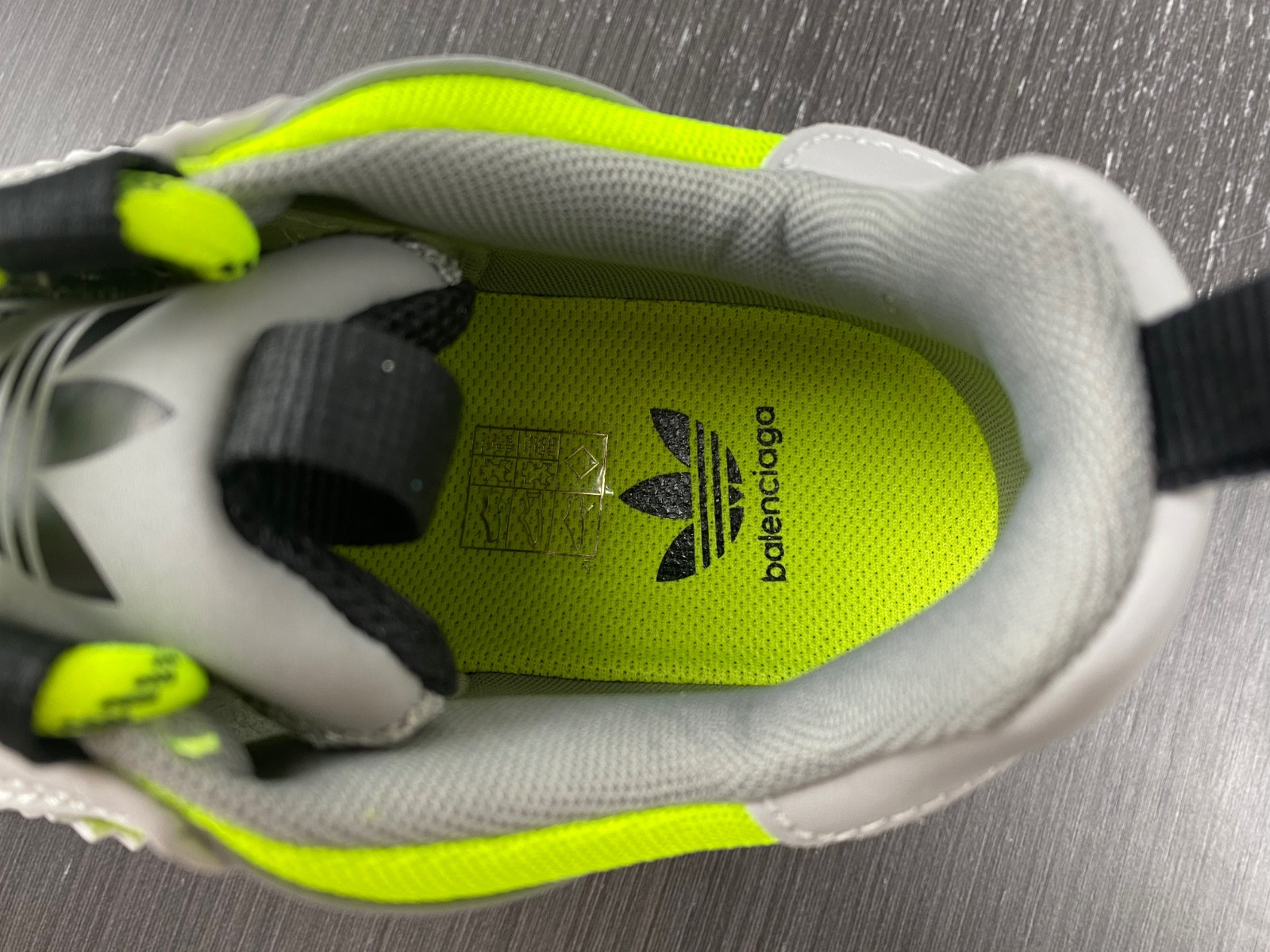 Ba*len*cia*ga triple s 712821 w2zb5 7512