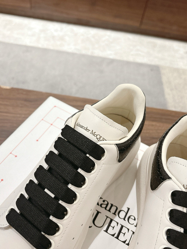 ALEXANDER MCQUEEN SNEAKER