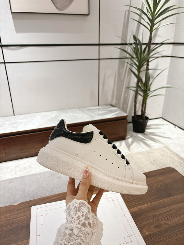 ALEXANDER MCQUEEN SNEAKER