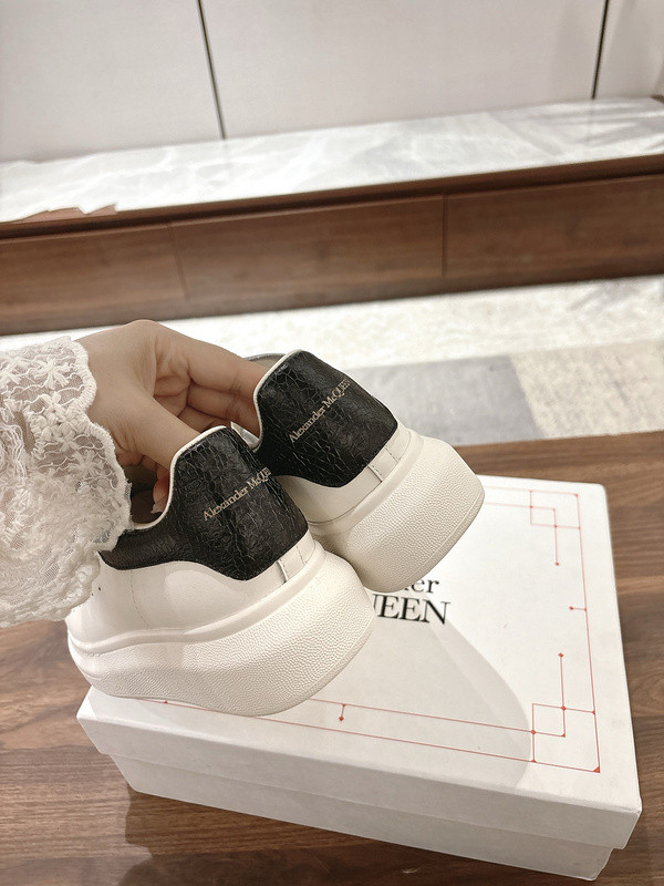 ALEXANDER MCQUEEN SNEAKER