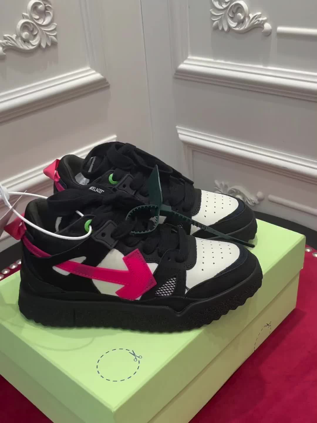 Off-White c/o Virgil Abloh