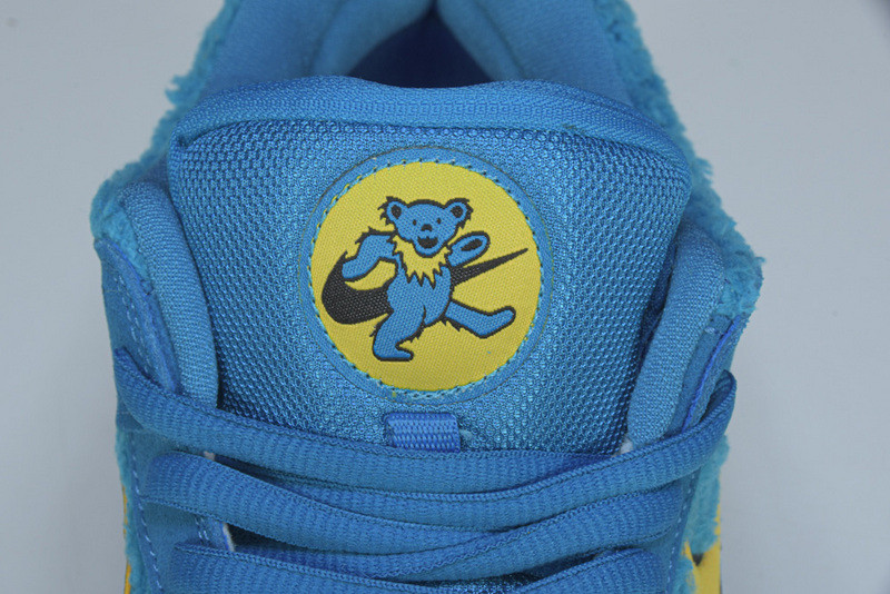 Grateful Dead x Nike SB Dunk Low “Blue Bear” CJ5378-400