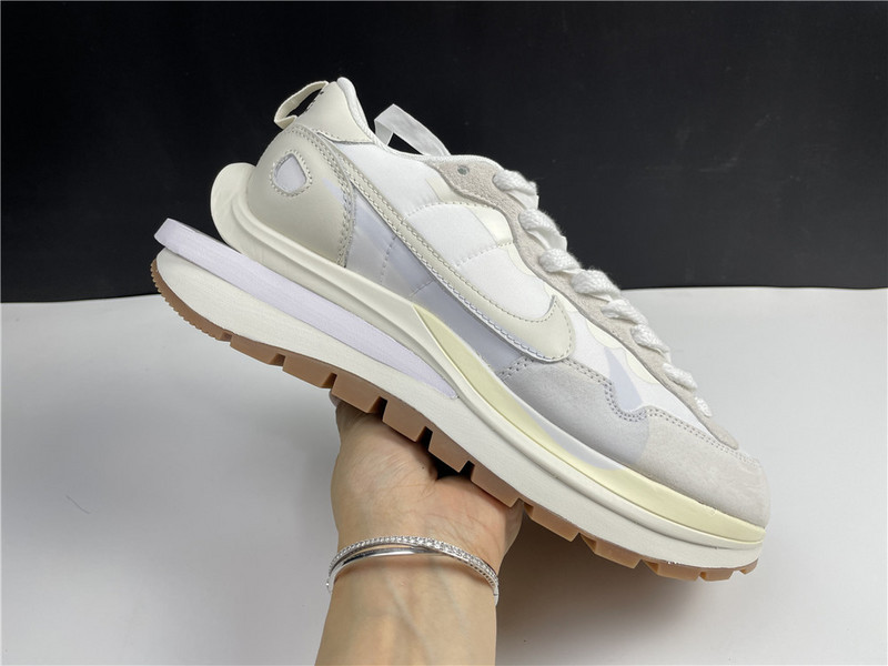 SACAI X NIKE VAPORWAFFLE DD1875-100