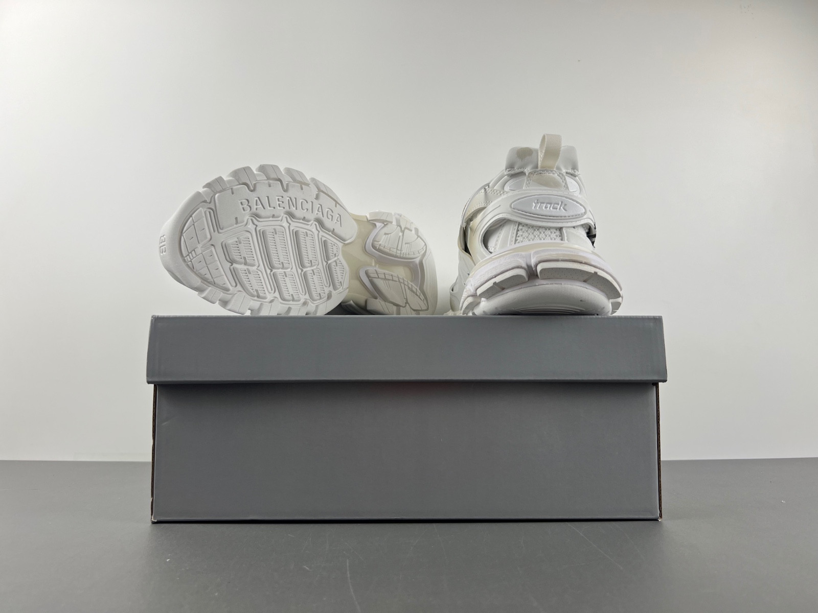 BALENCIAGA TRACK 542436 WTRHW 1090