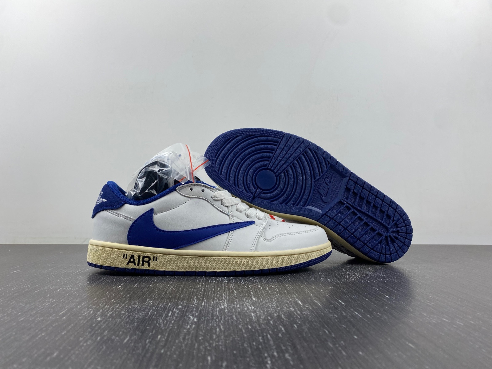 OFF-WHITE x Travis Scott x Air Jordan 1 OW DM7890-111
