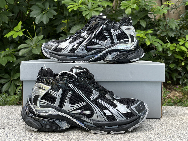 Balenciaga Runner 772767-W3RMU-1100