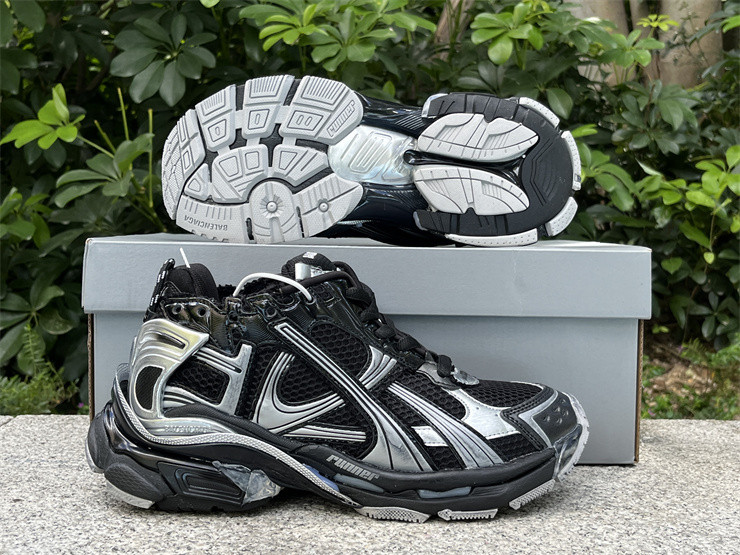 Balenciaga Runner 772767-W3RMU-1100