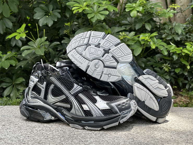 Balenciaga Runner 772767-W3RMU-1100