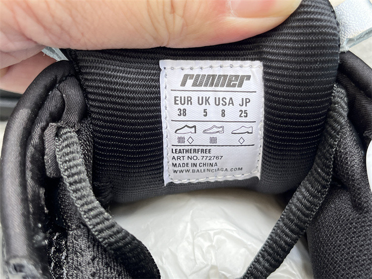 Balenciaga Runner 772767-W3RMU-1100