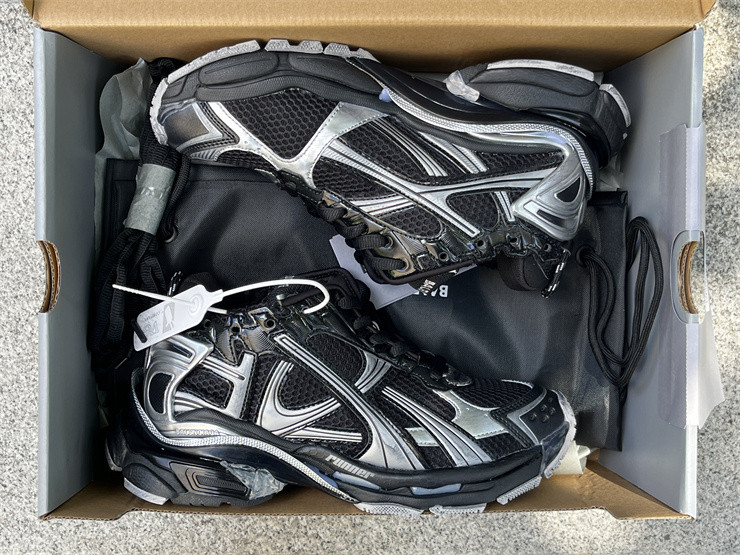 Balenciaga Runner 772767-W3RMU-1100