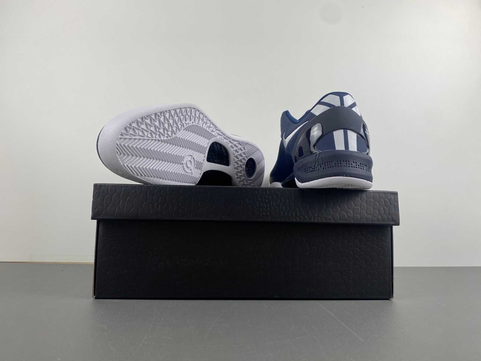 KOBE 8 Protro College Navy HF9550-400