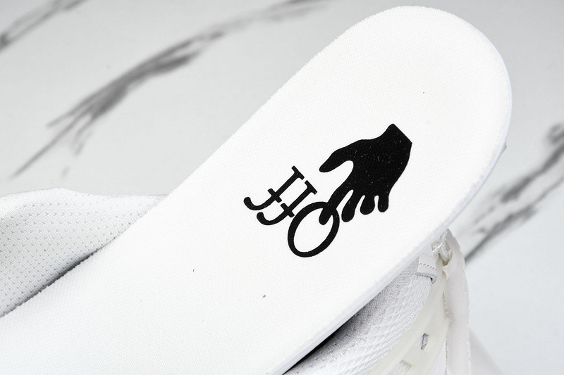 OW C/O ODSY-1000 SPORTS SHOES