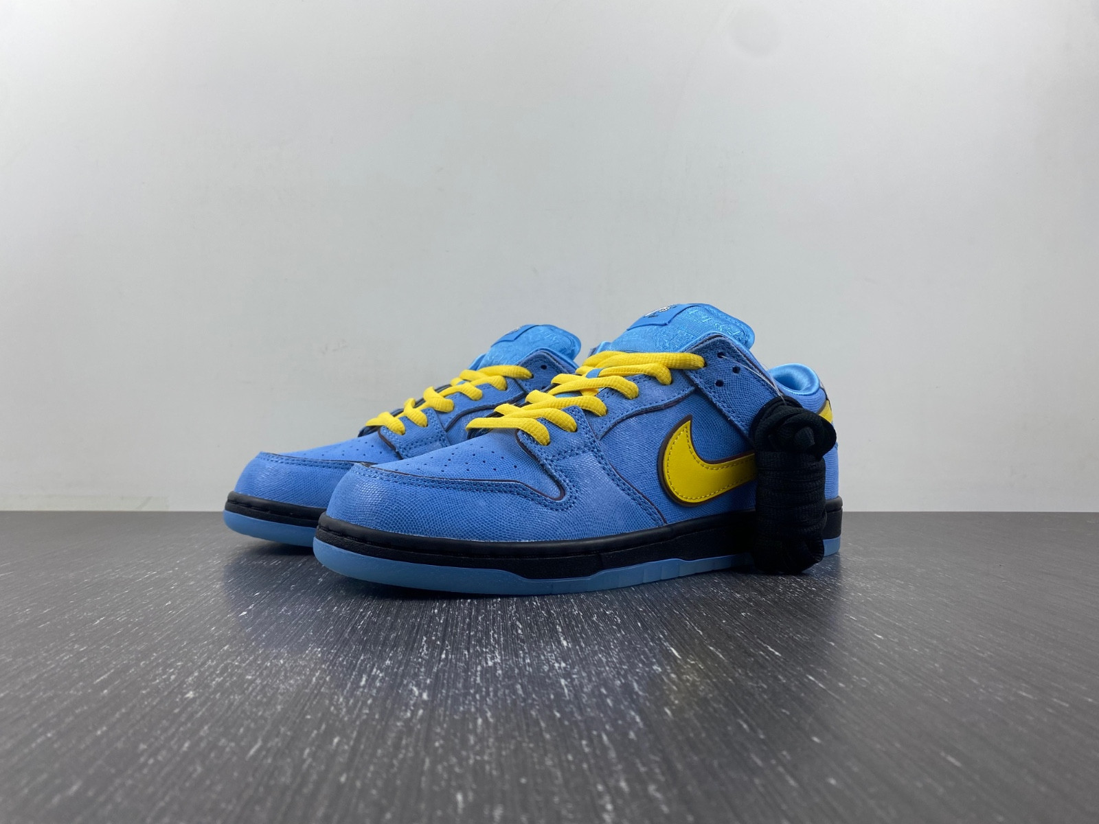 Nike THE POWERPUFF GIRLS X DUNK LOW PRO SB QS 