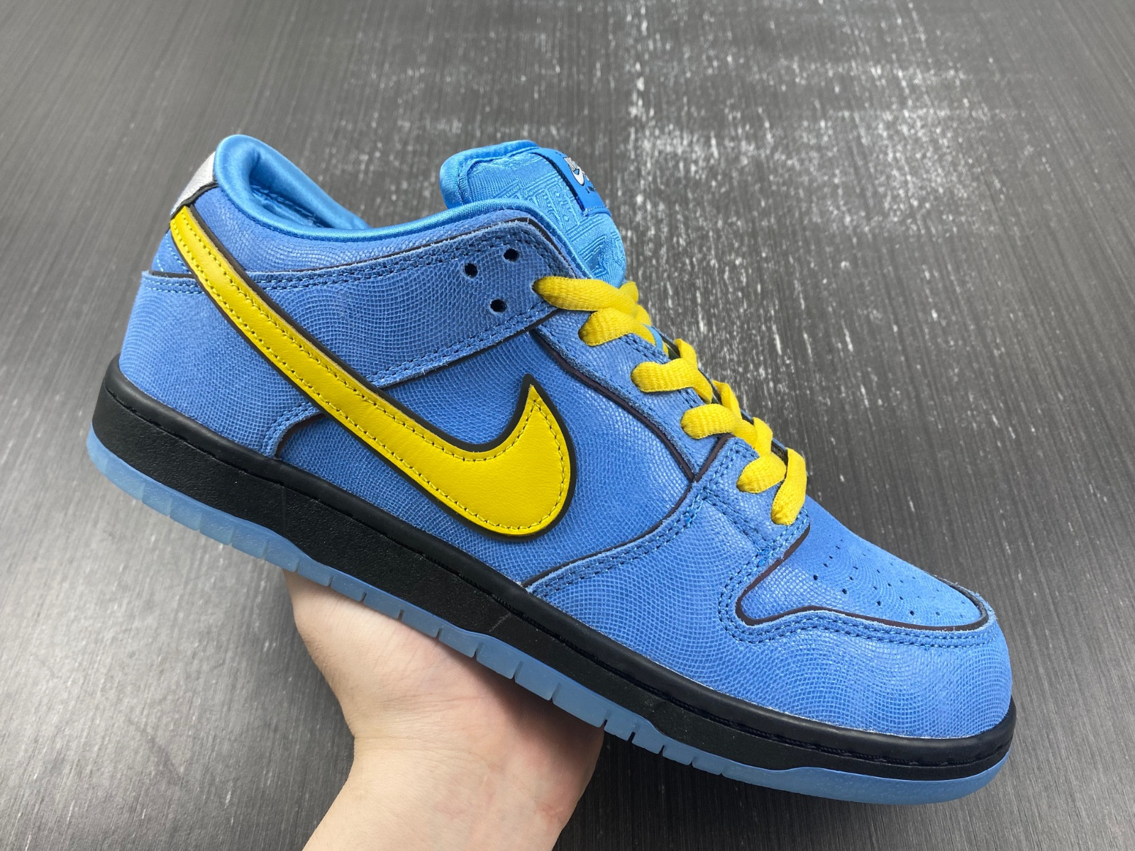 Nike THE POWERPUFF GIRLS X DUNK LOW PRO SB QS 