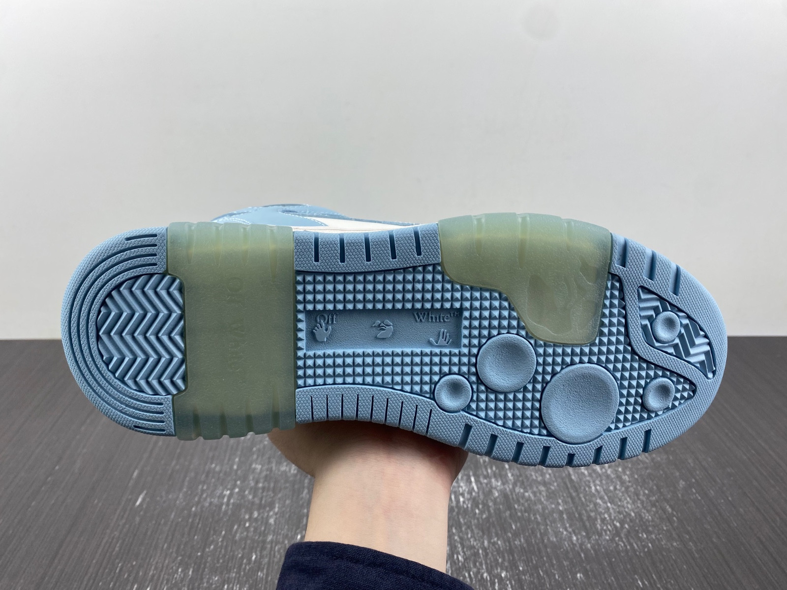 Off-White c/o Virgil Abloh