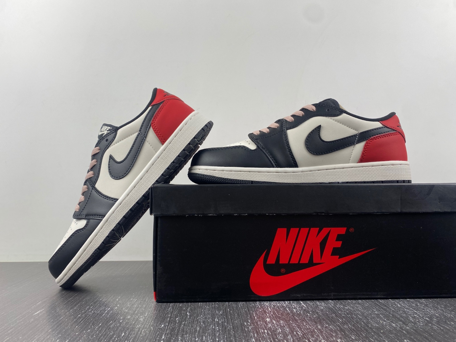 Paris Saint-Germain x Air Jordan 1 Low OG | HF8828-100