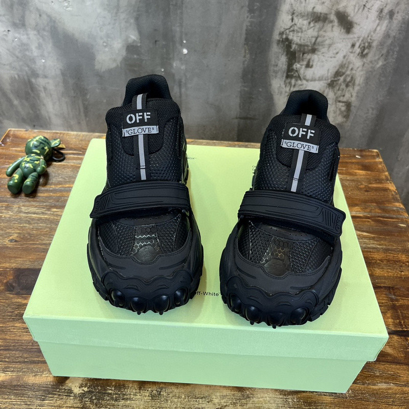 Glove Slip On in black