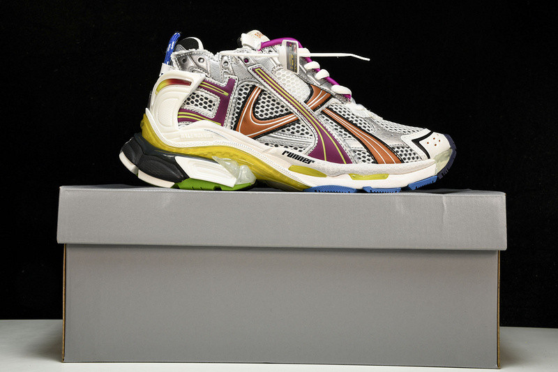 Ba*len*cia*ga runner 772774-w3rbw-9168 (it’s not the same as the previous one!)