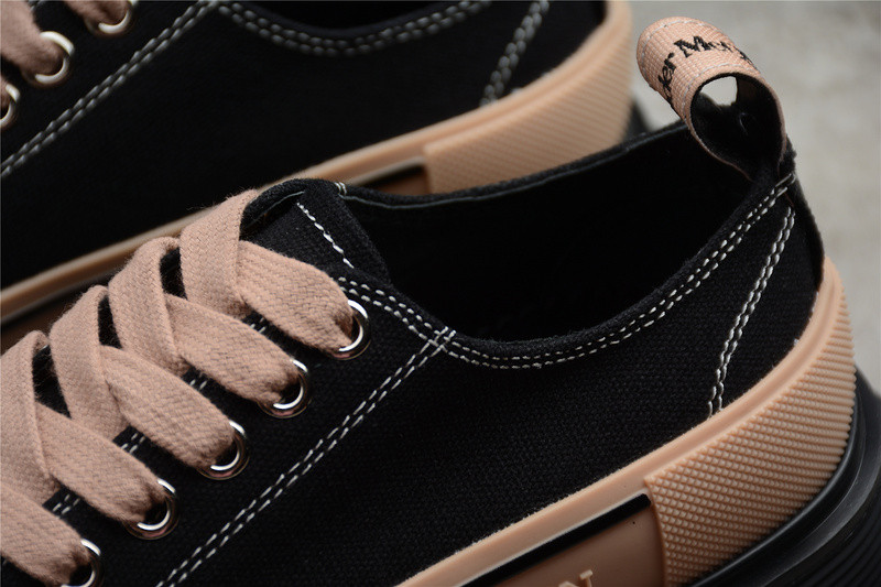 ALEXANDER MCQUEEN SNEAKER