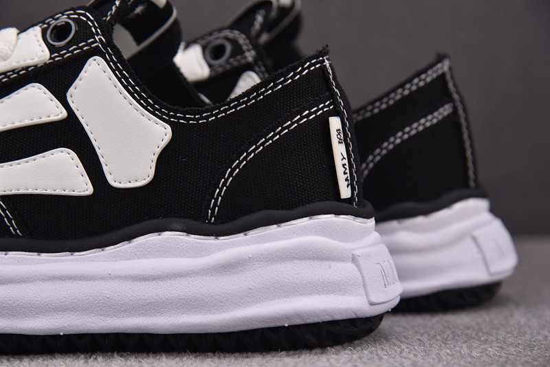 A*iri x MMY Sneakers