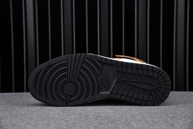 AIR JORDAN 1 RETRO HIGH ROOKIE OF THE YEAR 555088-700