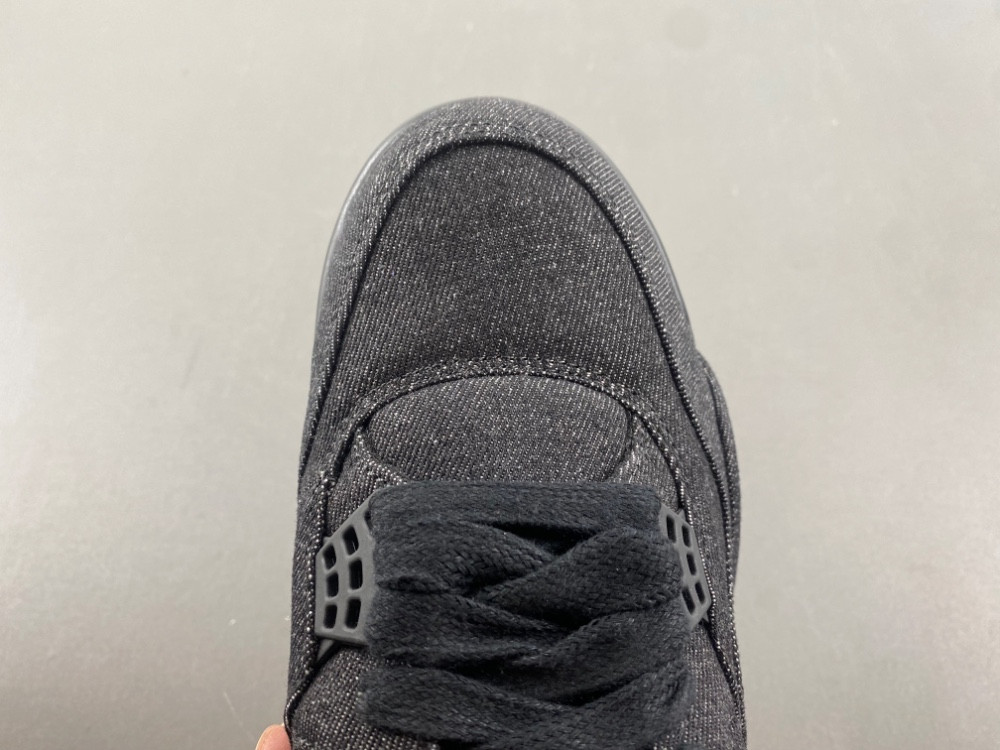 Levis x Air Jordan 4 “Taupe Haze”A02571-001