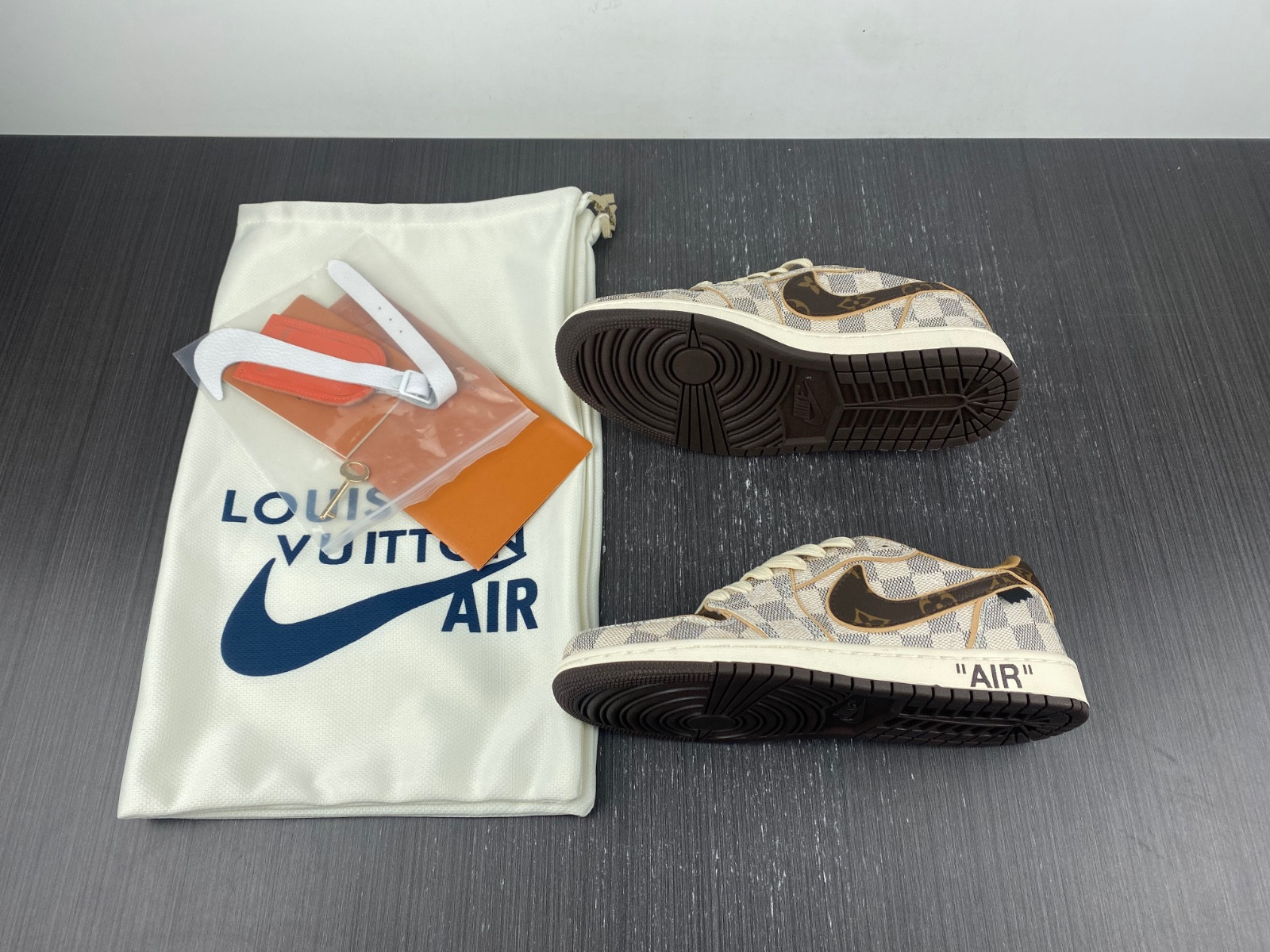 NIKE AIR FORCE 1 LOW BY VIRGIL ABLOH ( NORMAL SHOES BOX)
