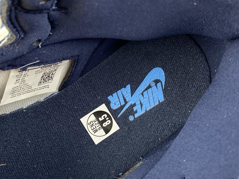 AIR JORDAN 1 OBSIDIAN UNIVERSITY BLUE 555088-140