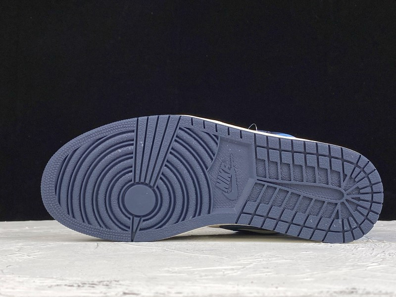 AIR JORDAN 1 OBSIDIAN UNIVERSITY BLUE 555088-140