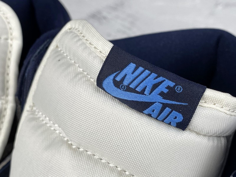 AIR JORDAN 1 OBSIDIAN UNIVERSITY BLUE 555088-140