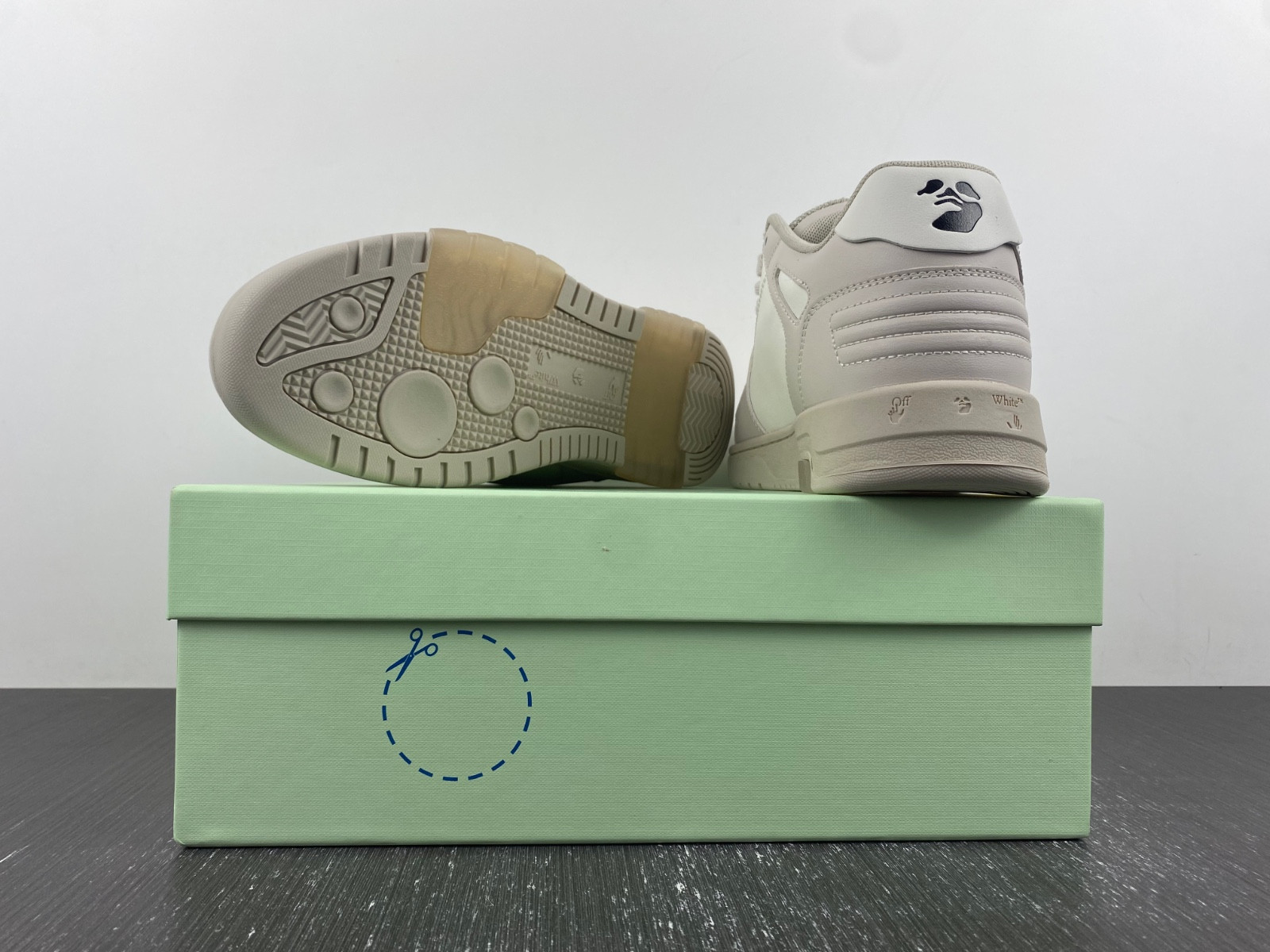 Off-White c/o Virgil Abloh