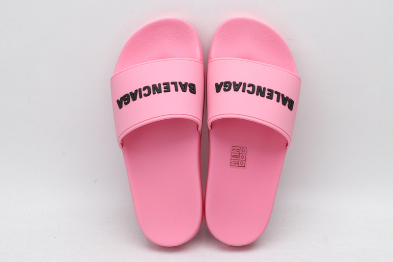 Ba*len*cia*ga pink slides