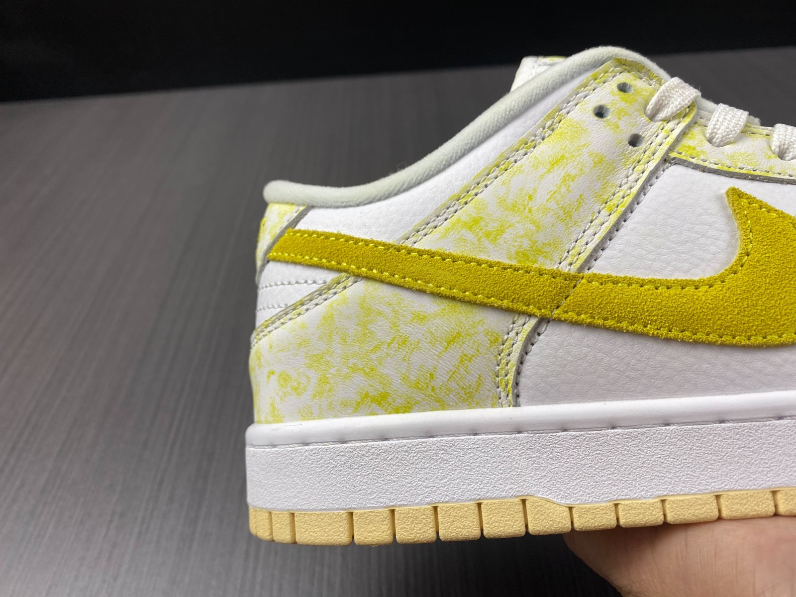 NIKE DUNK LOW “YELLOW STRIKE” DM9467-700