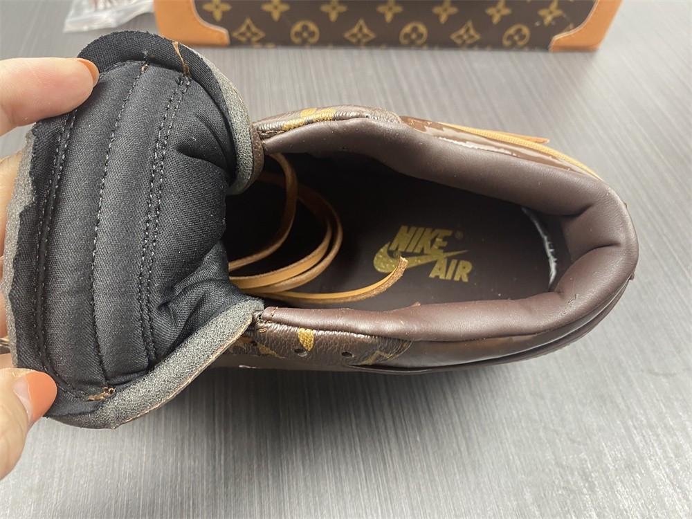 AIR JORDAN 1 LOW SNEAKERS