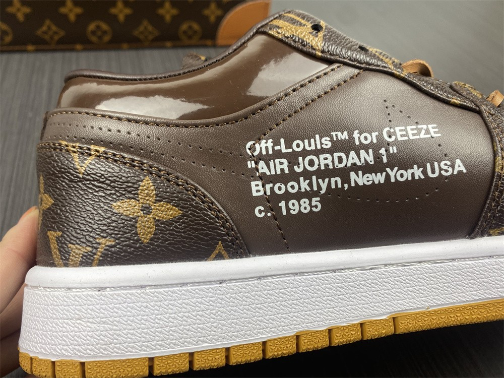 AIR JORDAN 1 LOW SNEAKERS