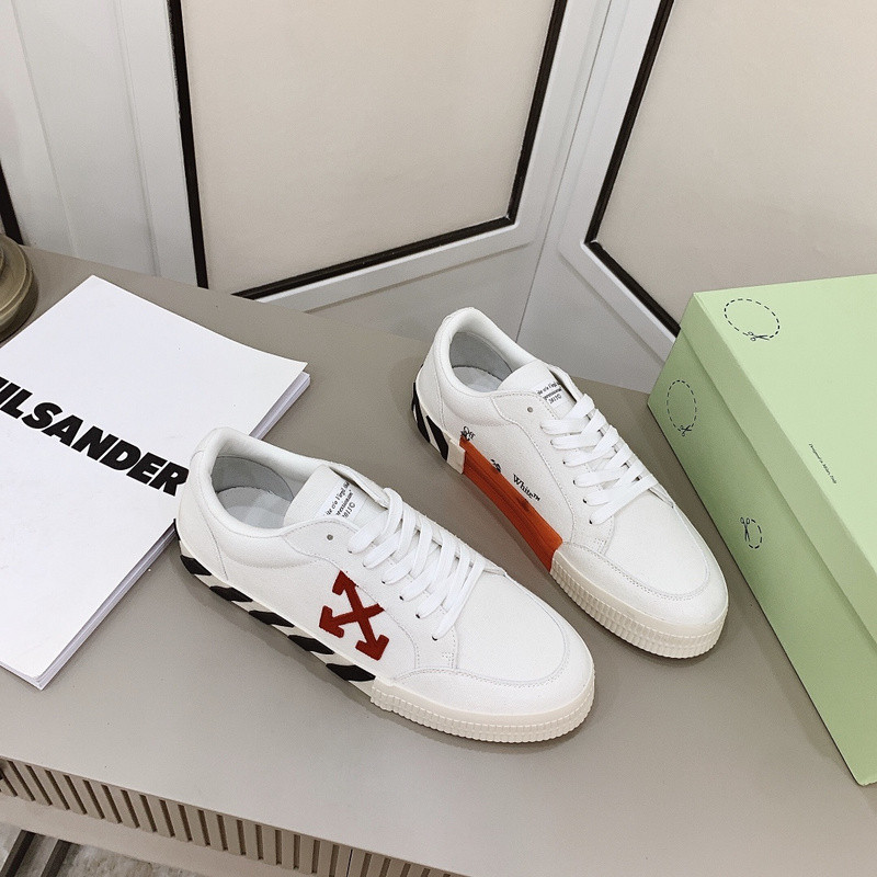 Off-White c/o Virgil Abloh