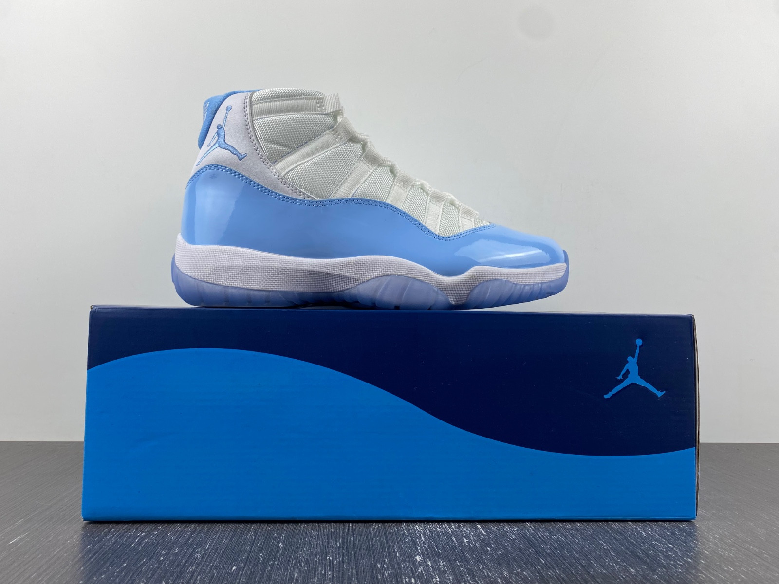 Air Jordan 11 WMNS CT8012-141