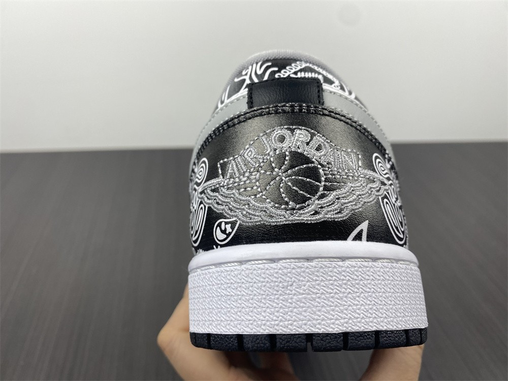 AIR JORDAN 1 LOW BLACK WHITE GREY 553558-040