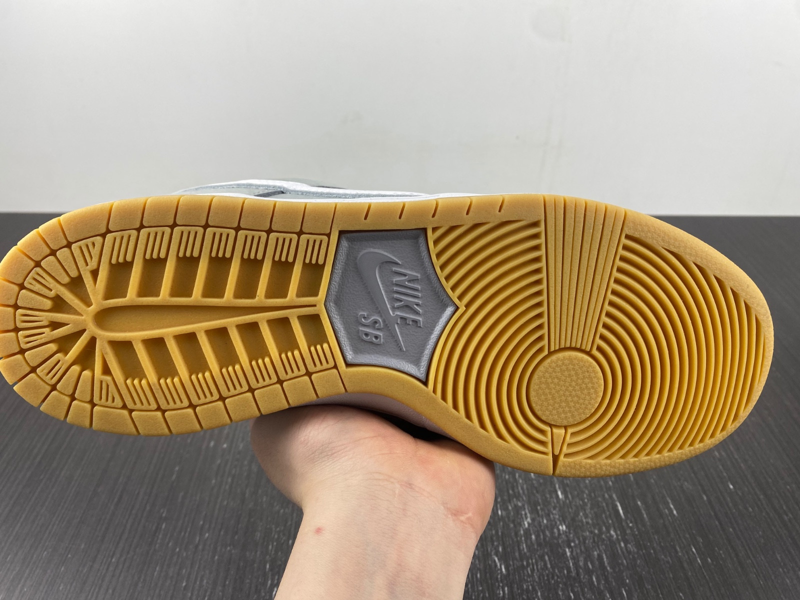 Nike SB Dunk Low “Grey Gum” DV5464-001