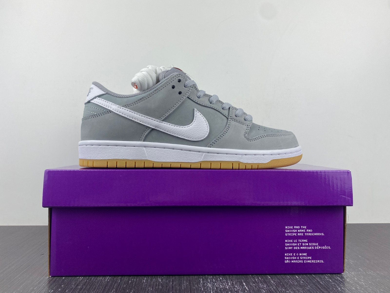Nike SB Dunk Low “Grey Gum” DV5464-001