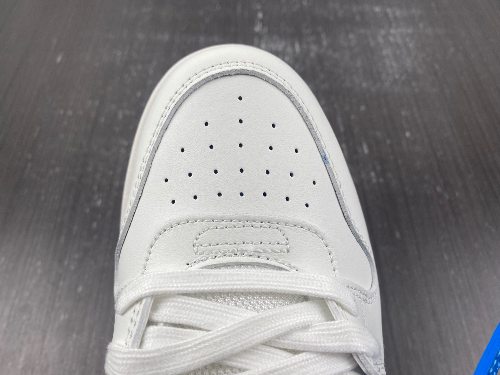 Off-White c/o Virgil Abloh