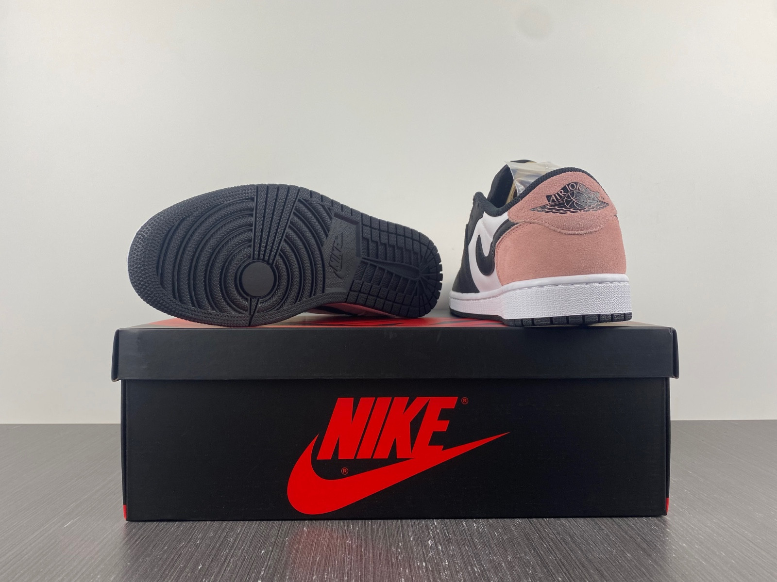 Jordan 1 Low OG Bleached Coral CZ0790-061