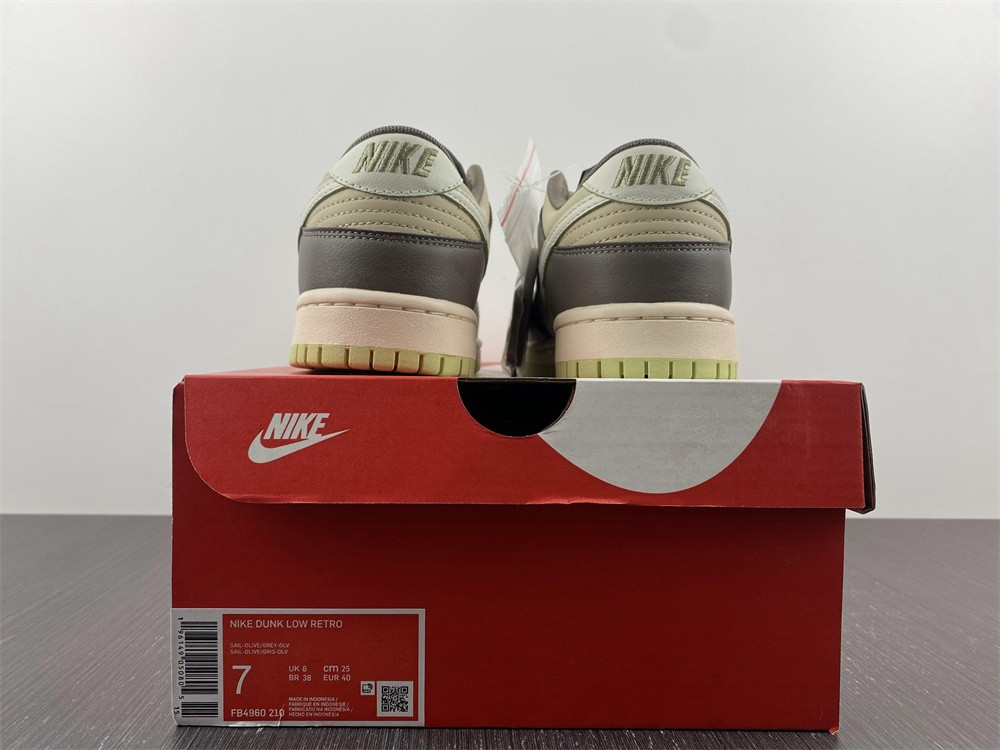 Dunk SB Low "Khaki" FB4960-210