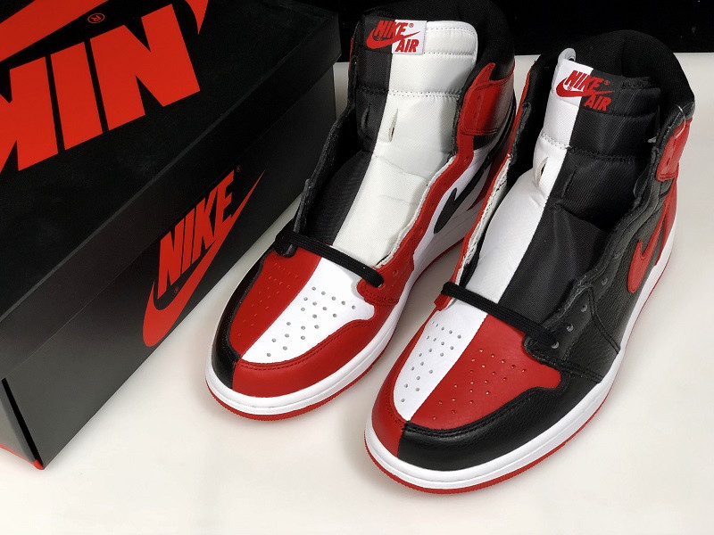 AIR JORDAN 1 HOMAGE TO HOME 861428-061