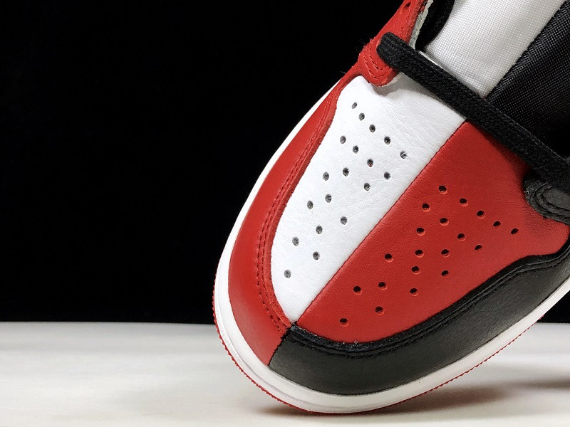 AIR JORDAN 1 HOMAGE TO HOME 861428-061