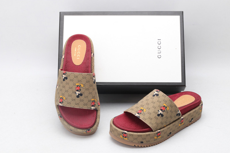 GUC LEATHER SLIDE