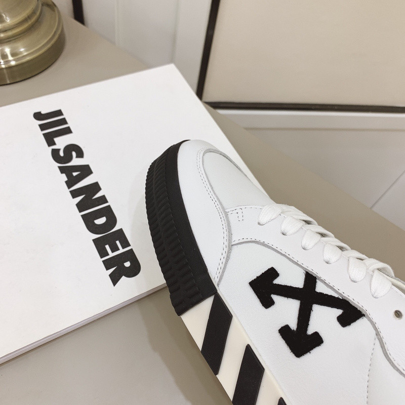 Off-White c/o Virgil Abloh