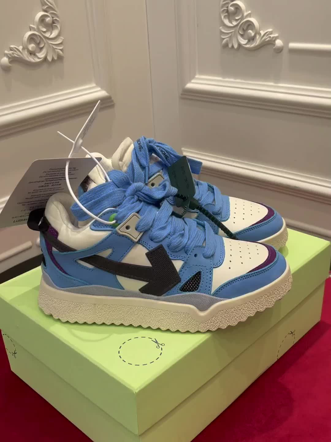 Off-White c/o Virgil Abloh