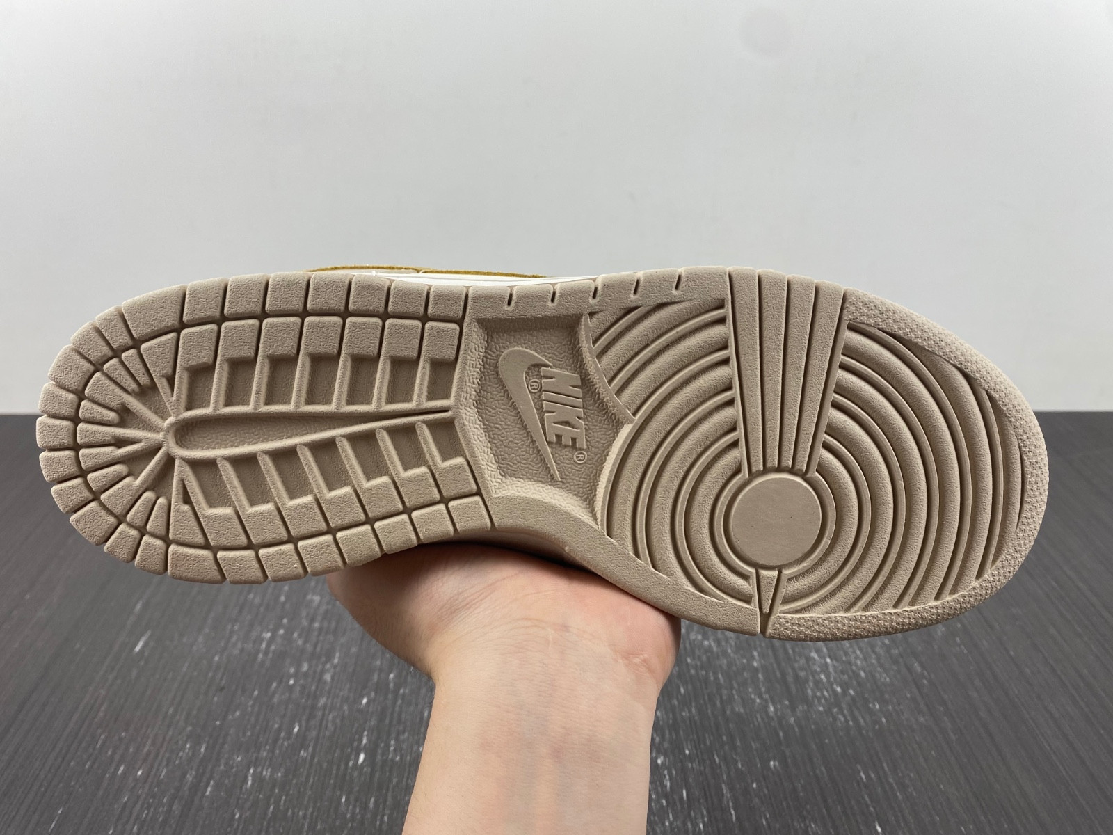 Nike Dunk Low Phantom Metallic Gold DX5930-001