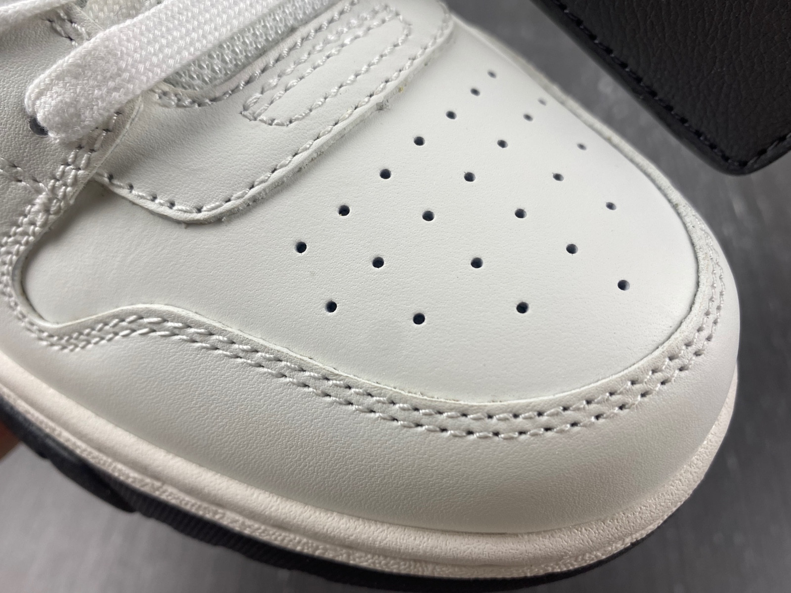 Off-White c/o Virgil Abloh